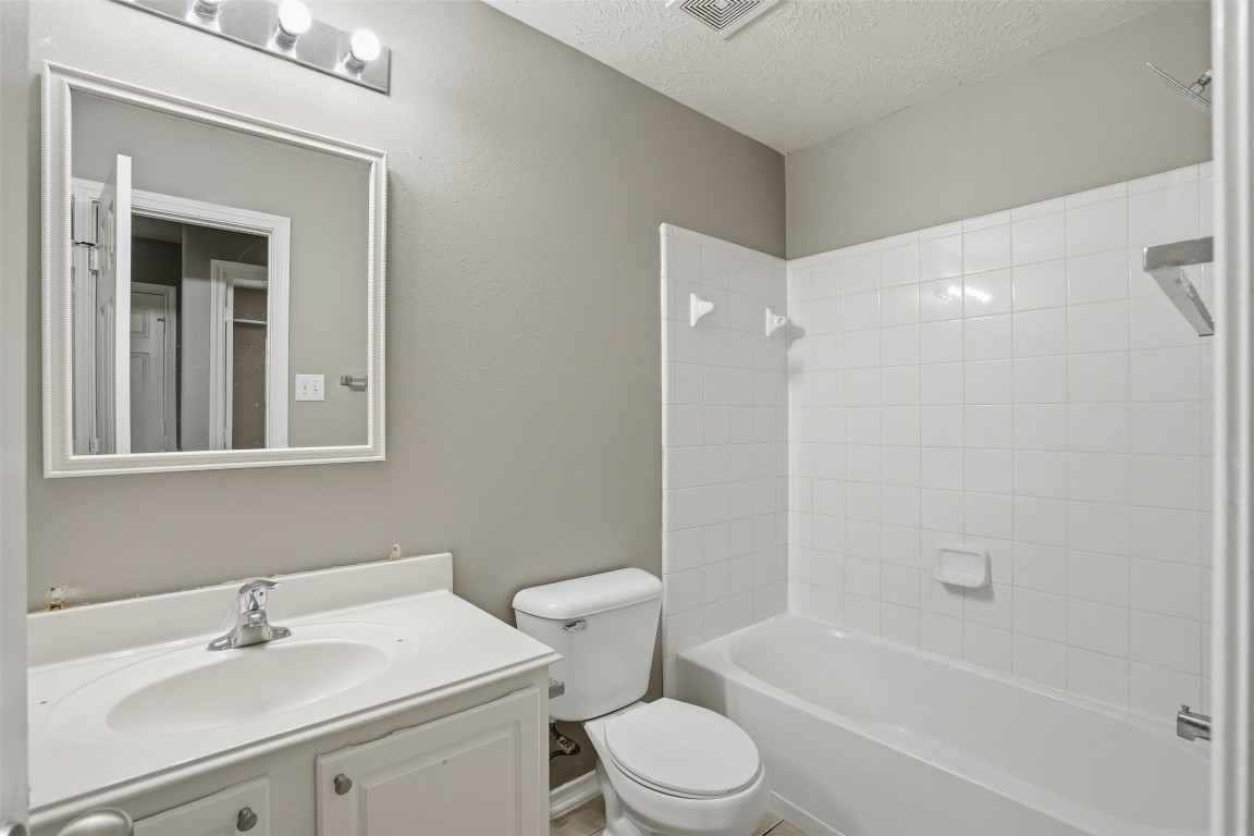 13084 Peppergate Lane Houston, TX 77044 - Photo 9 of 10 a bathroom with a sink toilet and shower