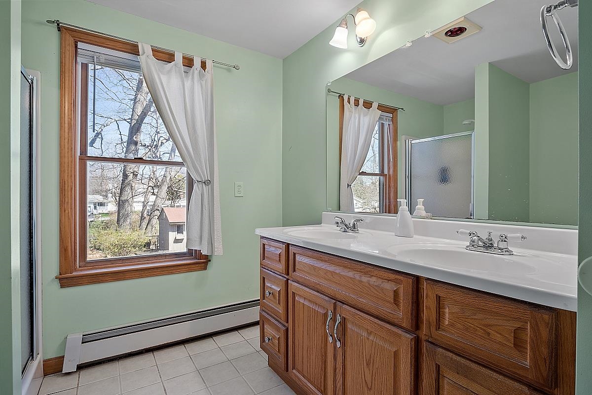 35 Ivan Gile Road Salem, NH 03079 - Photo 7 of 40