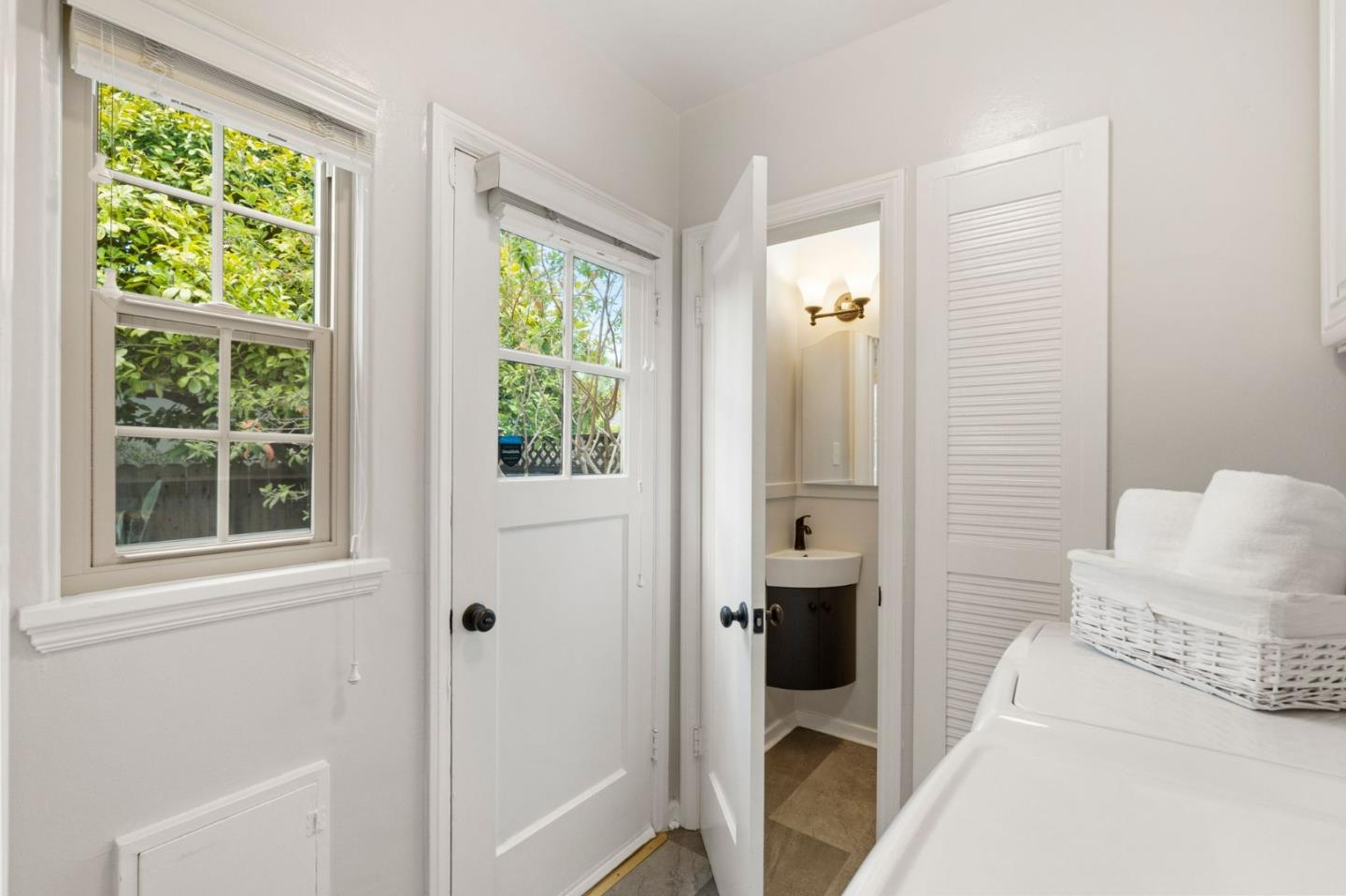 796 Willborough Road Burlingame, CA 94010 - Photo 27 of 31 a bathroom with a bathtub