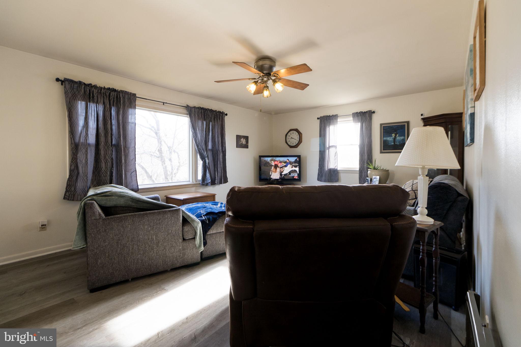 11207 Tippett Road Clinton, MD 20735 - Photo 11 of 76 LIVING ROOM