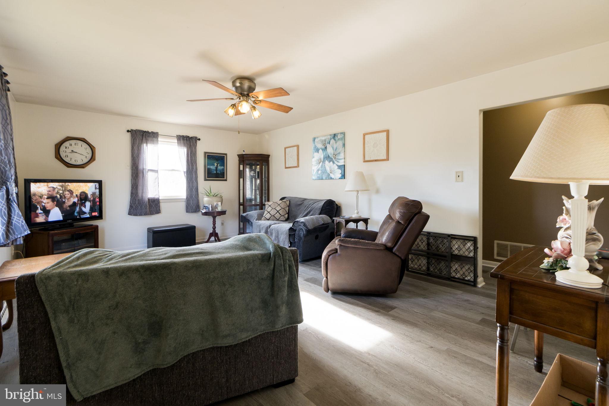 11207 Tippett Road Clinton, MD 20735 - Photo 12 of 76 LIVING ROOM