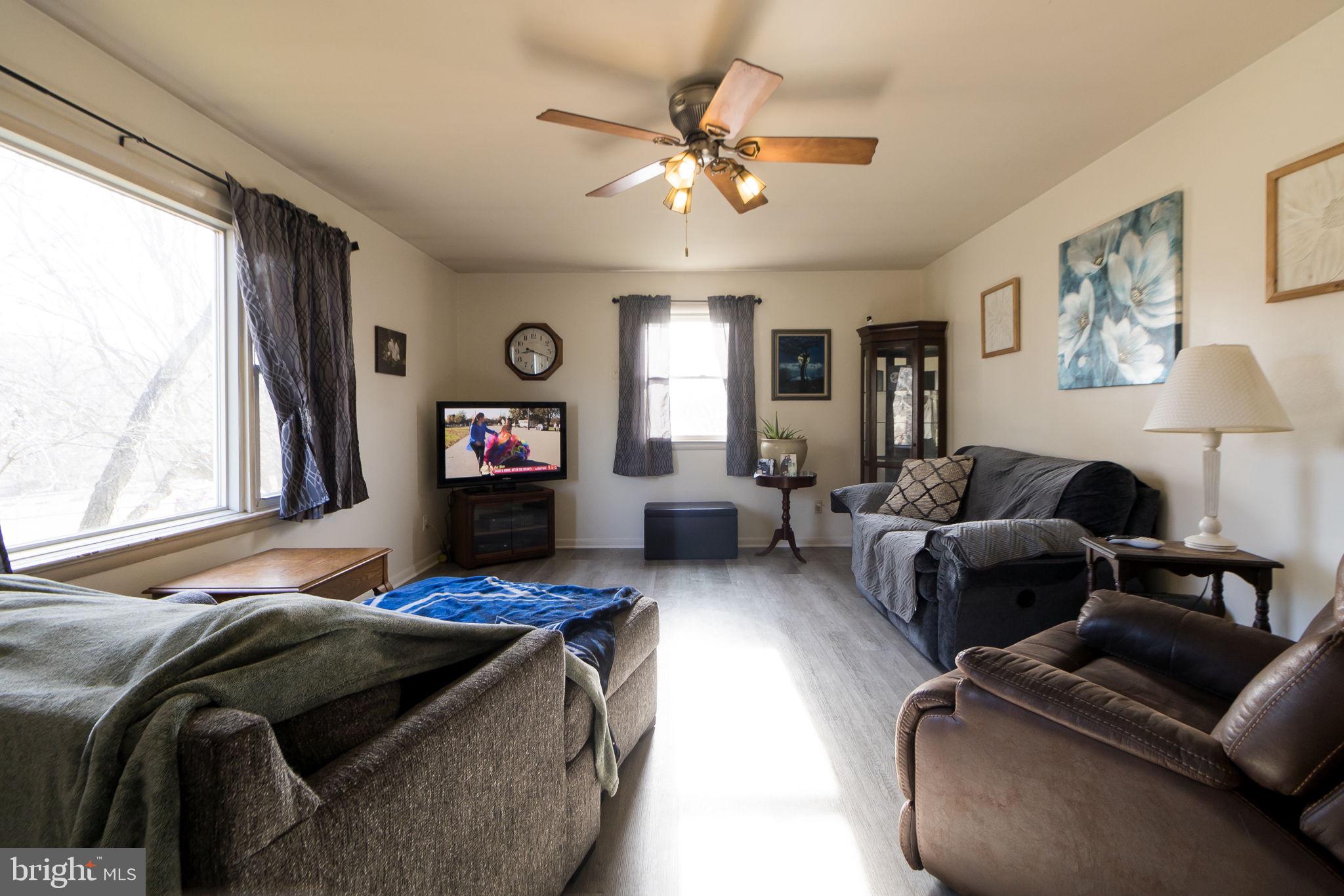 11207 Tippett Road Clinton, MD 20735 - Photo 13 of 76 LIVING ROOM