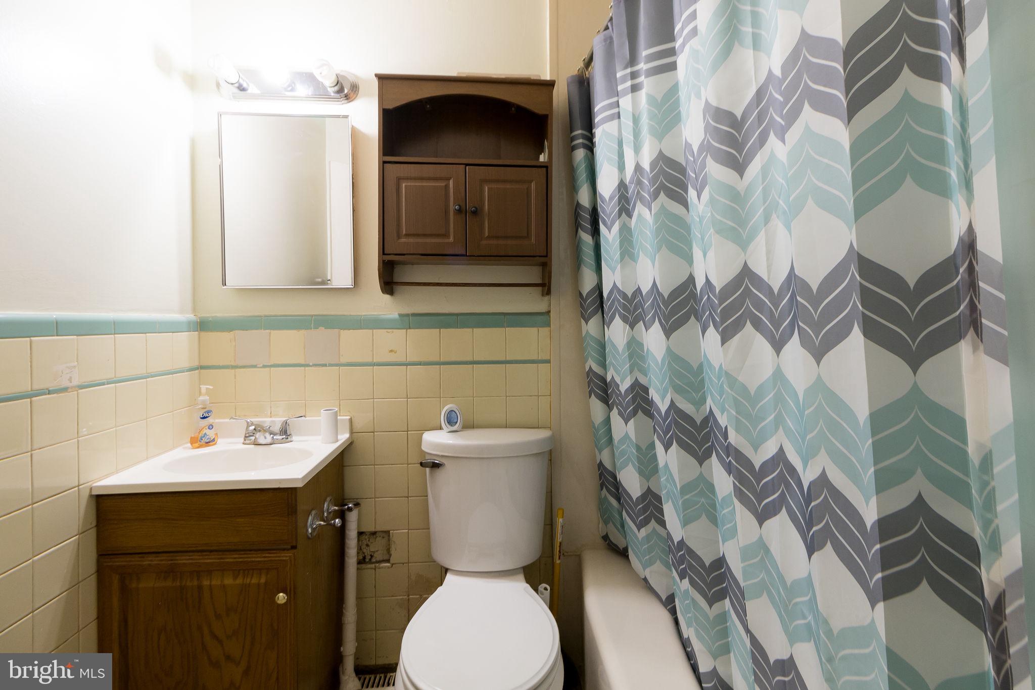 11207 Tippett Road Clinton, MD 20735 - Photo 22 of 76 1st-BATHROOM