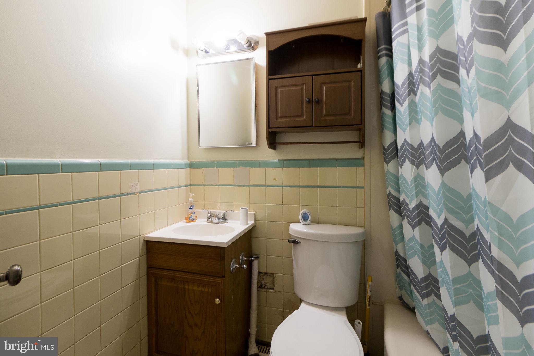 11207 Tippett Road Clinton, MD 20735 - Photo 23 of 76 1st BATHROOM