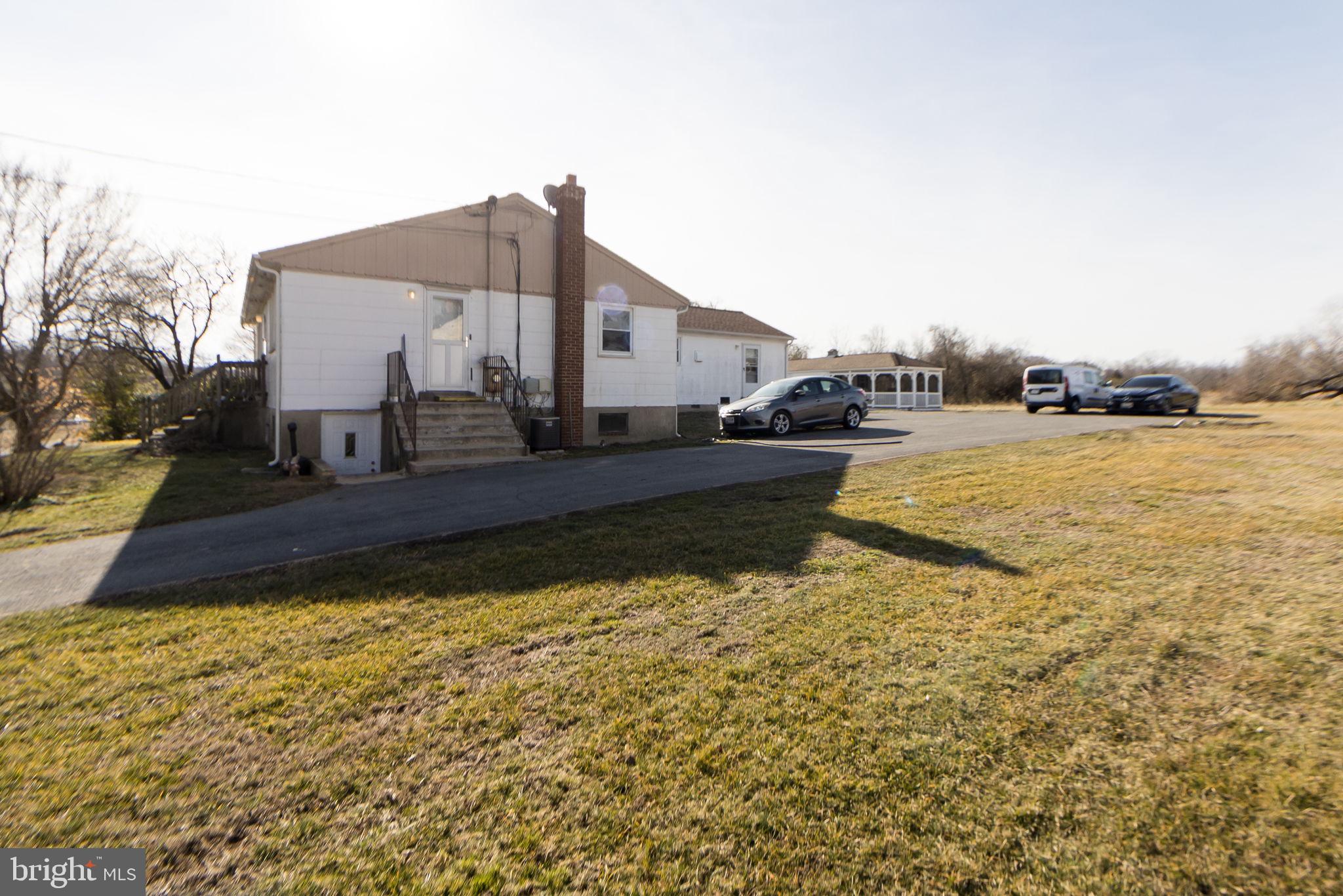 11207 Tippett Road Clinton, MD 20735 - Photo 3 of 76 SIDE-EXTERIOR VIEW