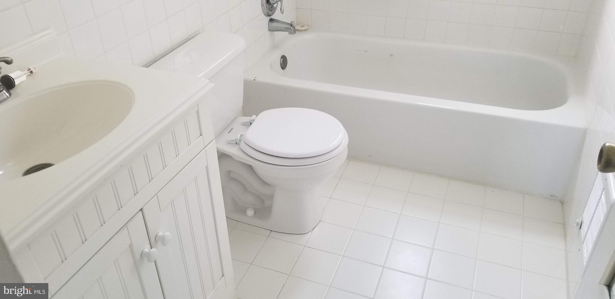 11207 Tippett Road Clinton, MD 20735 - Photo 70 of 76 APARTMENT BATHROOM