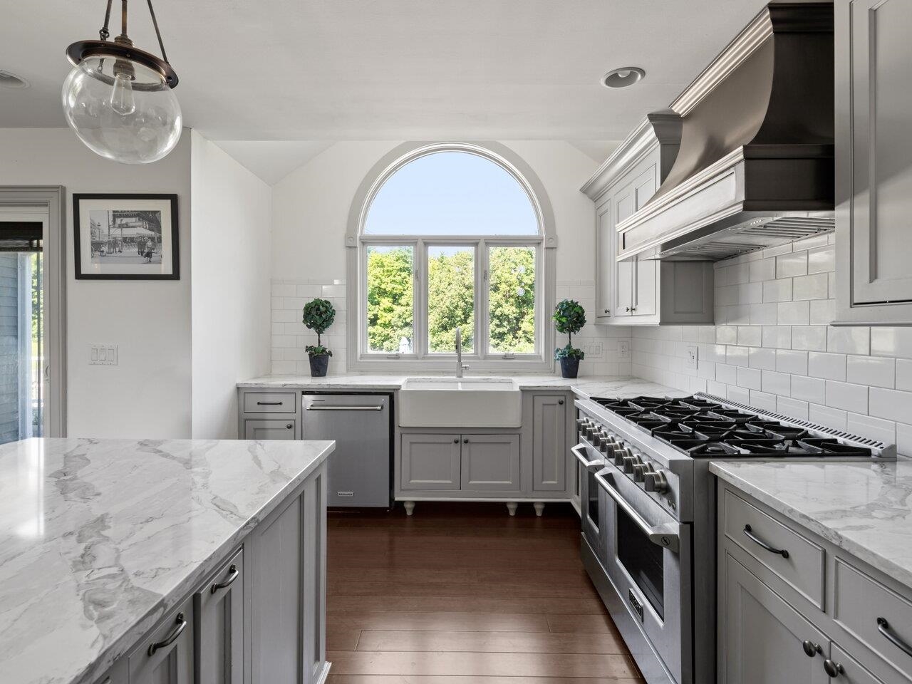 622 Ridgefield Road Shelburne, VT 05482 - Photo 12 of 40