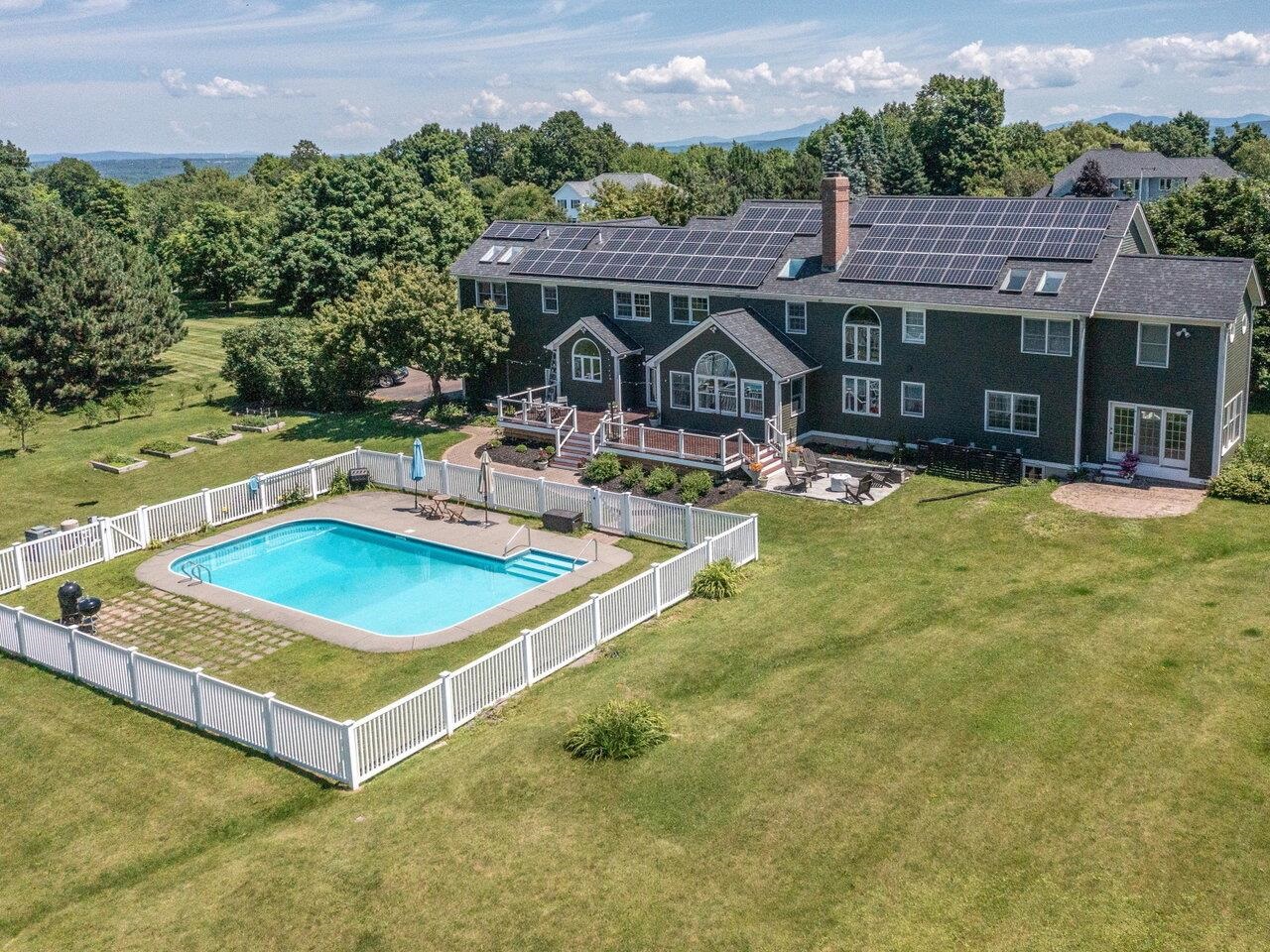 622 Ridgefield Road Shelburne, VT 05482 - Photo 3 of 40