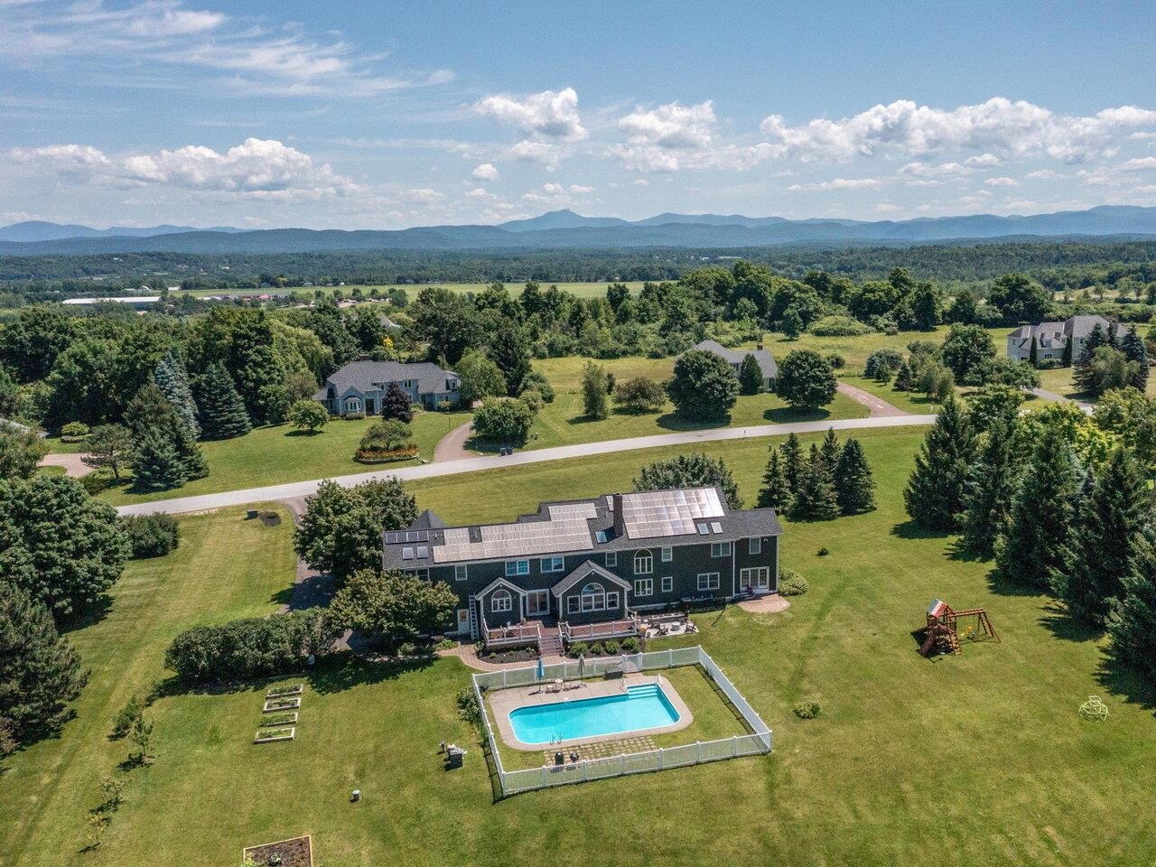 622 Ridgefield Road Shelburne, VT 05482 - Photo 4 of 40