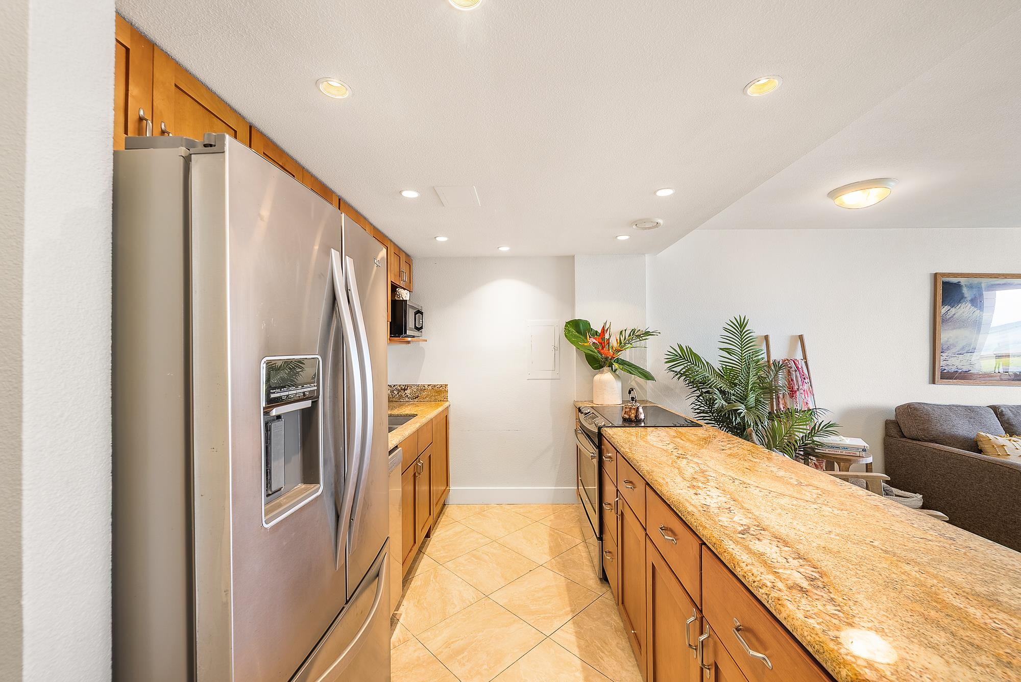 4471 Lower Honoapiilani Road, Unit 118 Lahaina, HI 96761 - Photo 18 of 41 a spacious bathroom with a granite countertop sink a mirror and a bathtub