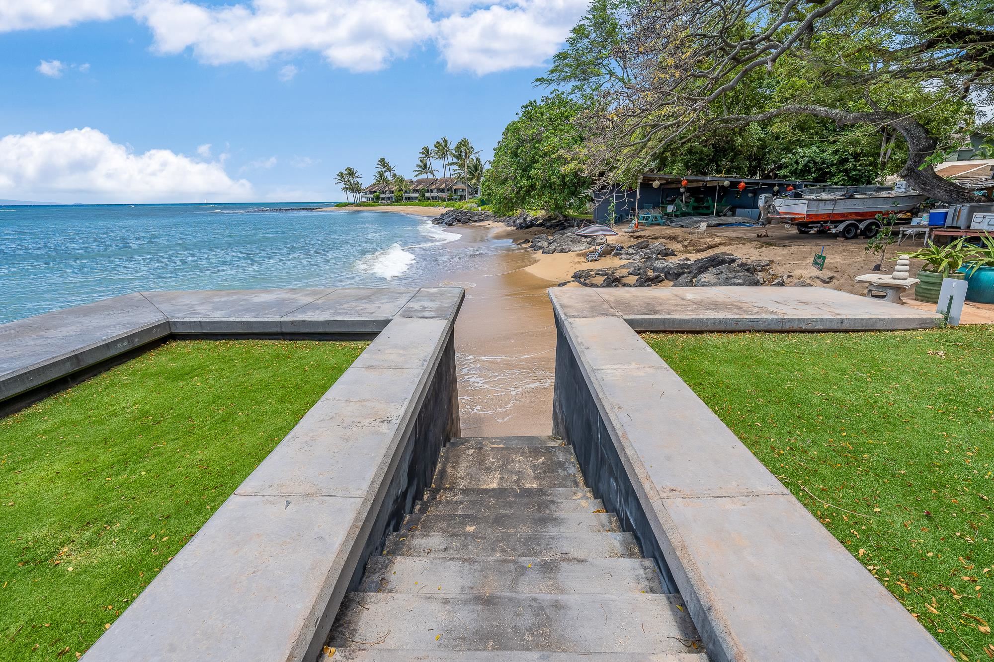 4471 Lower Honoapiilani Road, Unit 118 Lahaina, HI 96761 - Photo 34 of 41 a view of a lake with a yard