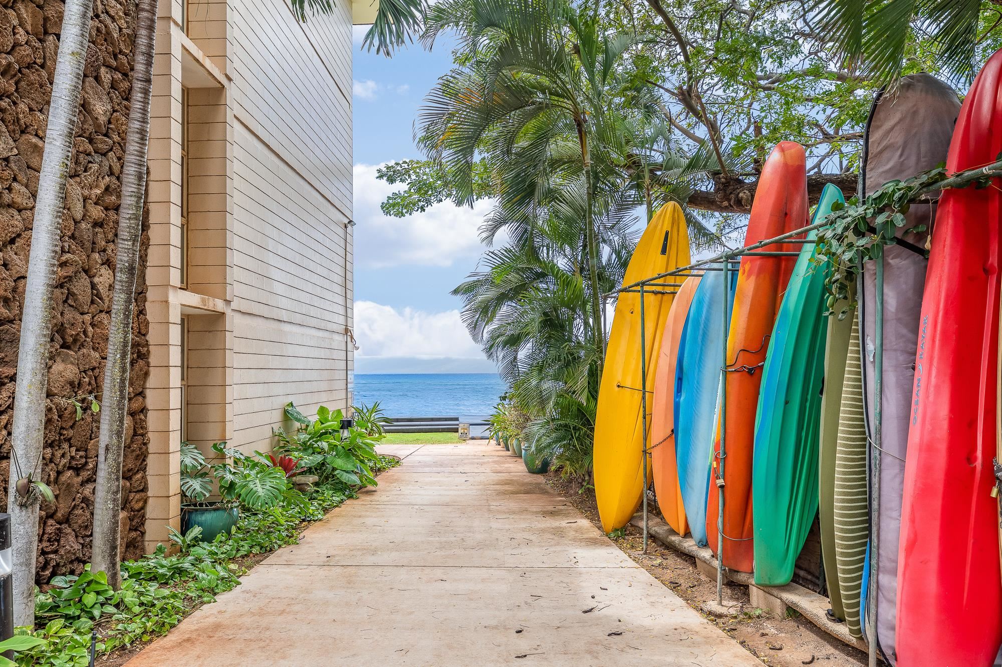 4471 Lower Honoapiilani Road, Unit 118 Lahaina, HI 96761 - Photo 35 of 41 a view of a house with a yard