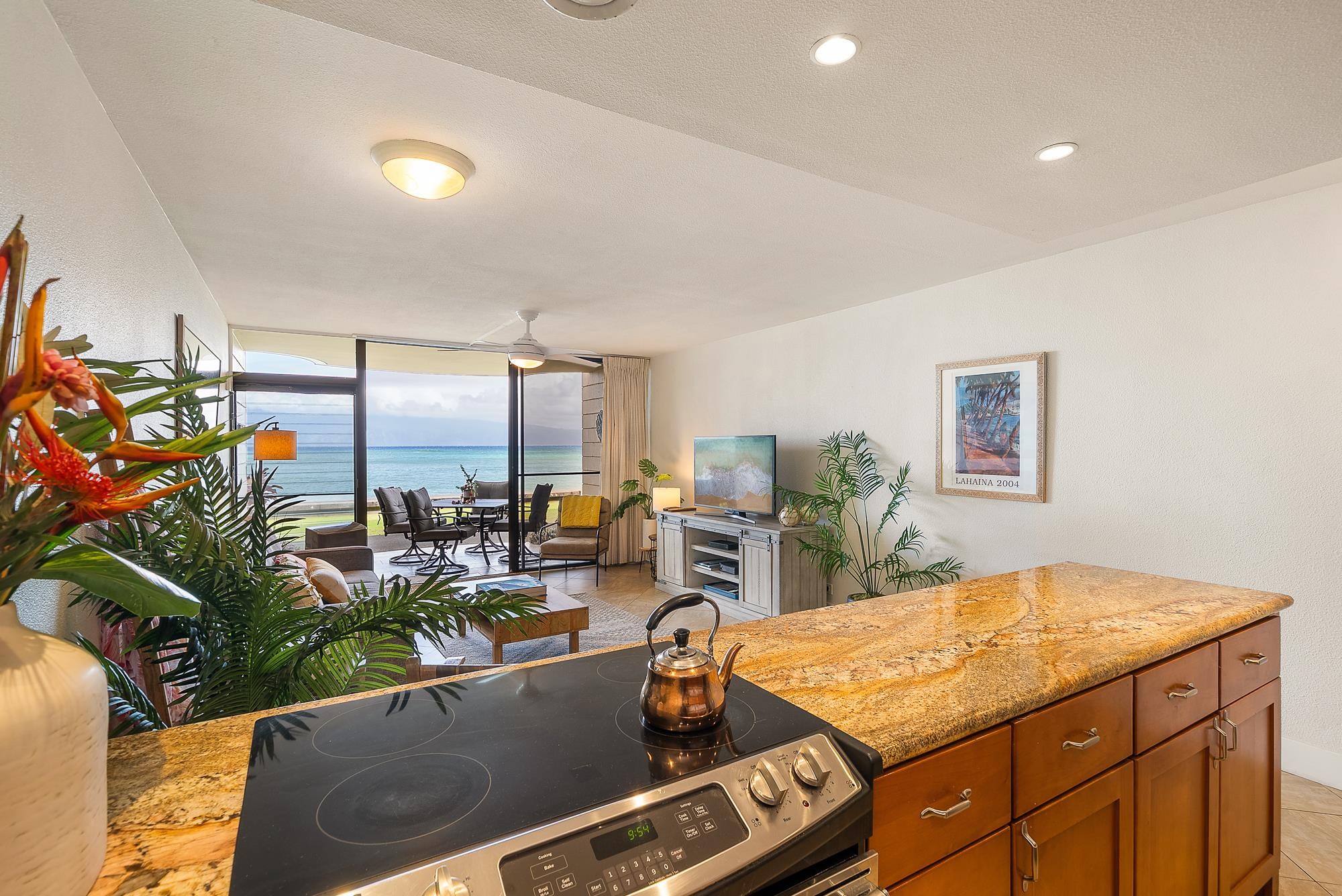 4471 Lower Honoapiilani Road, Unit 118 Lahaina, HI 96761 - Photo 8 of 41 a view of a living room and dining room