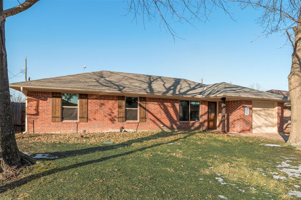 605 Cates Drive Kaufman, TX 75142 - Photo 4 of 33 a front view of a house with garden