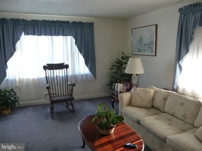 1810 Weyburn Road Baltimore, MD 21237 - Photo 4 of 26 Living Room