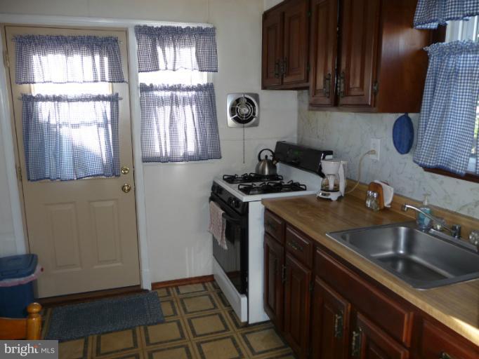 1810 Weyburn Road Baltimore, MD 21237 - Photo 9 of 26 Kitchen