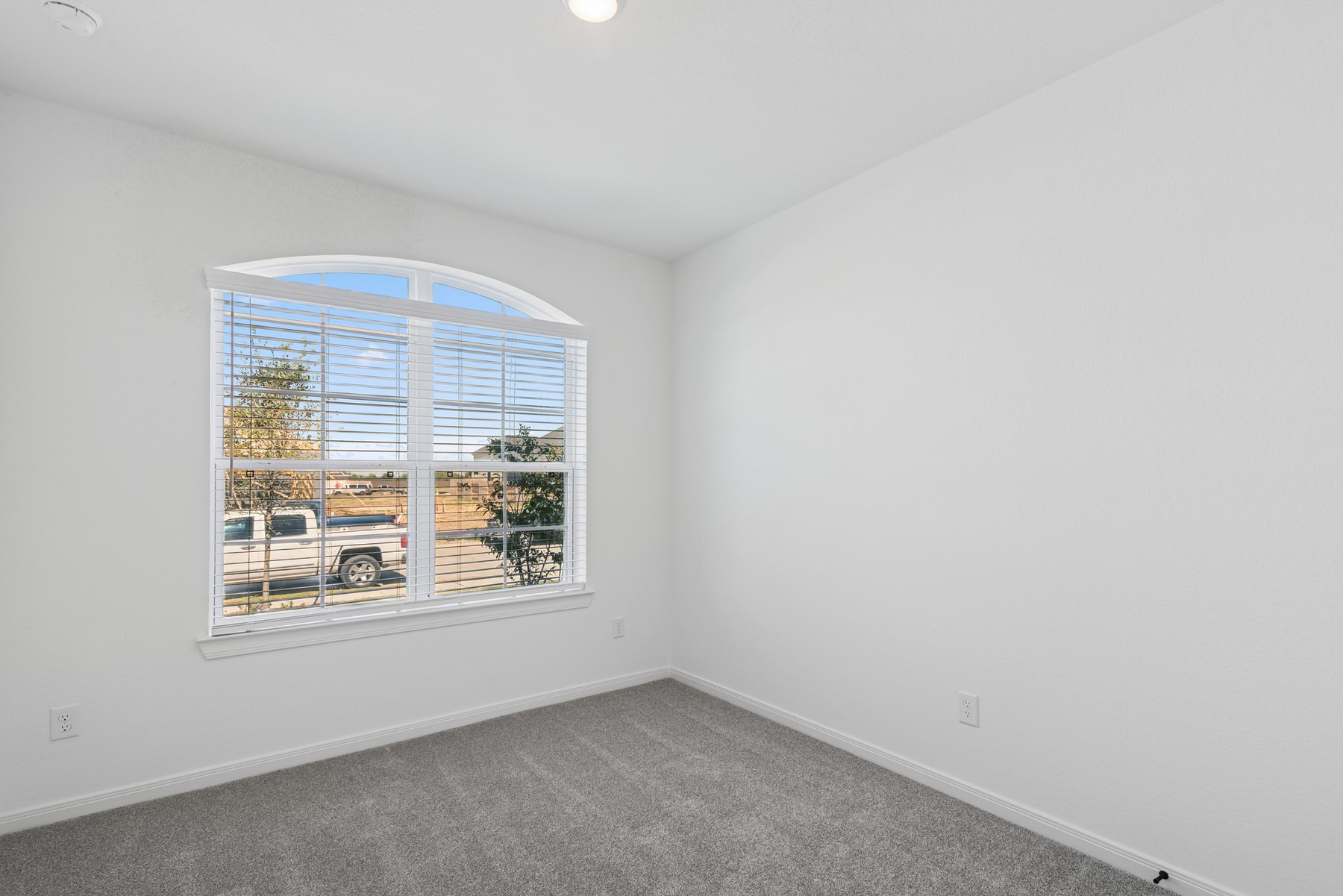 123 Blue River Trail Rosenberg, TX 77471 - Photo 16 of 46 an empty room with window