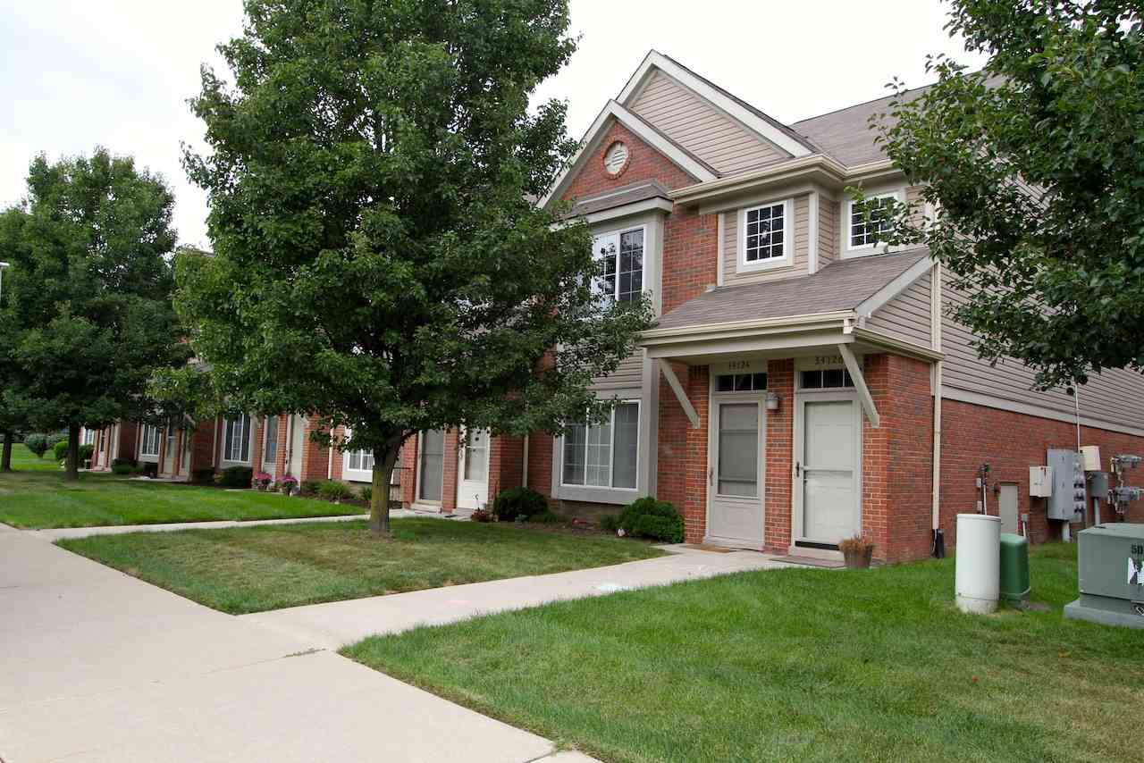 34118 Utica Road Fraser, MI 48026 - Photo 3 of 25 31360426-2.JPG