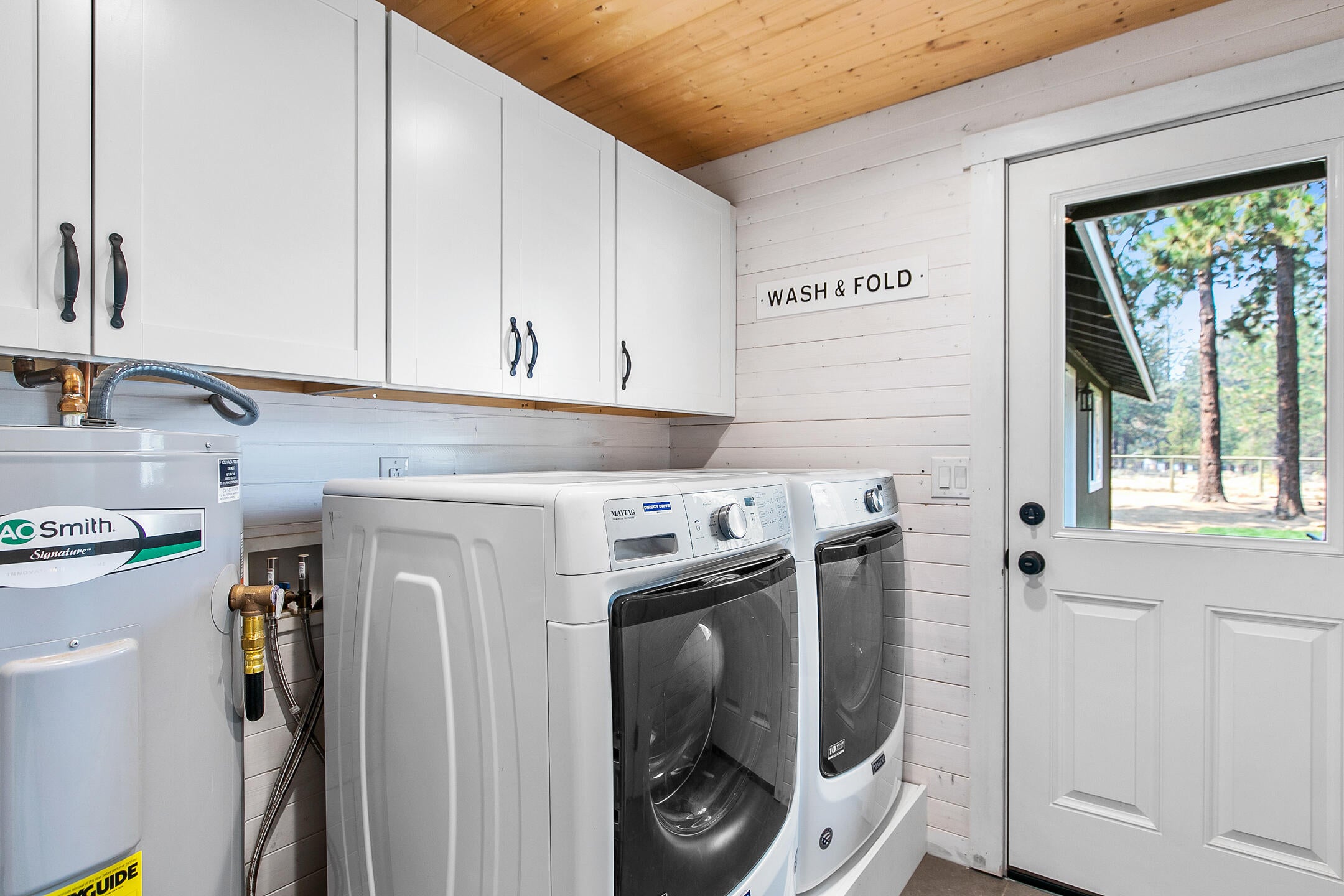 60025 Hopi Road Bend, OR 97702 - Photo 15 of 44 Utility room off of kitchen and hallway bath