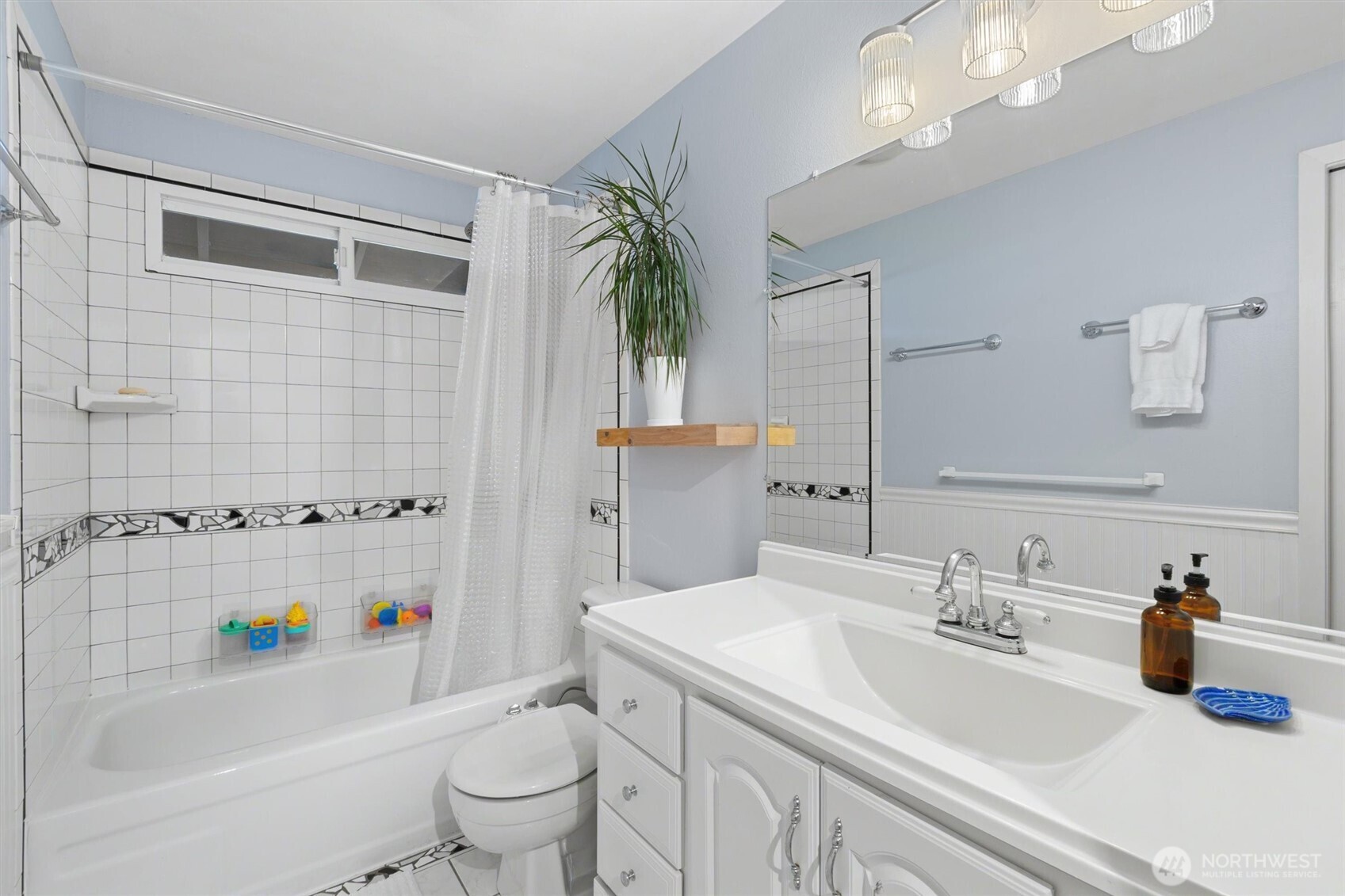 3238 Walnut Avenue Southwest Seattle, WA 98116 - Photo 16 of 40