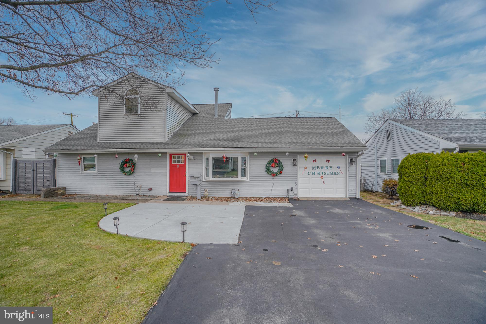 277 Cardiff Road Fairless Hills, PA 19030 - Photo 3 of 62 Gallery Image 3