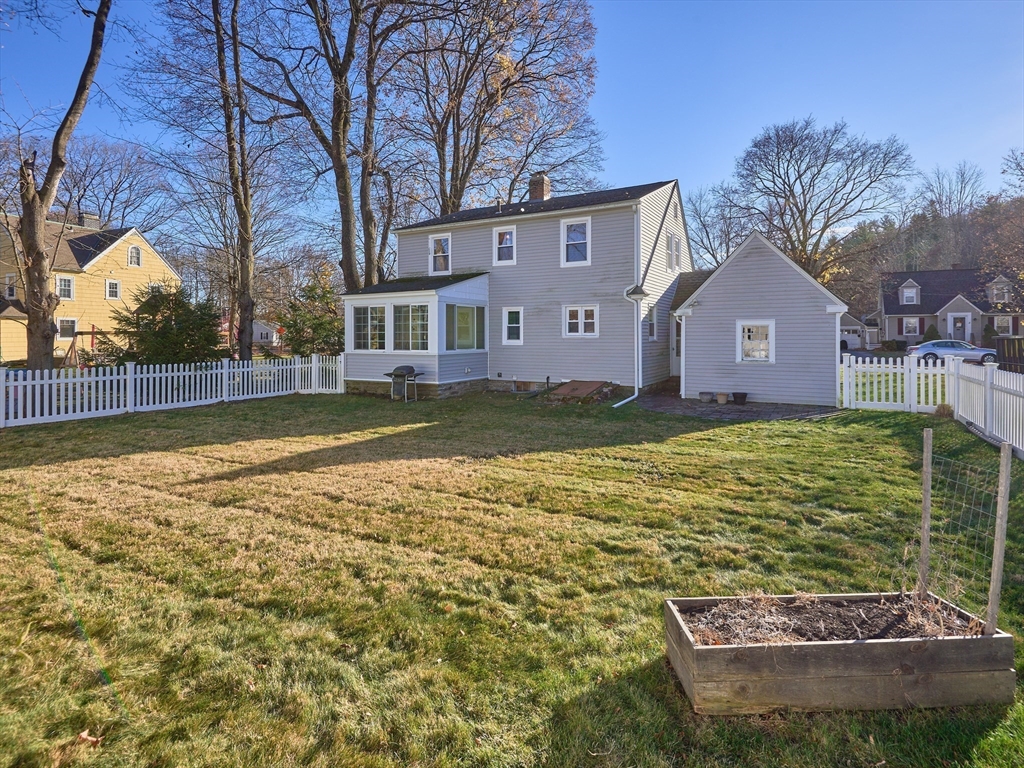 2 Benjamin Road Worcester, MA 01602 - Photo 2 of 37 Gallery Image 2