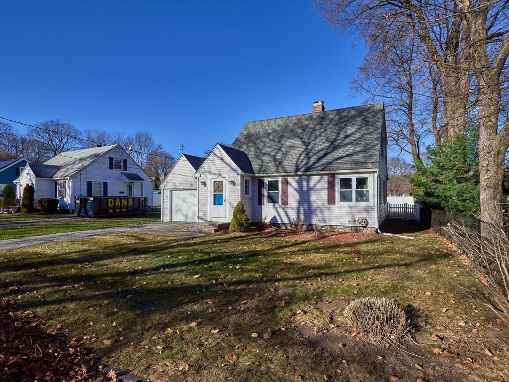2 Benjamin Road Worcester, MA 01602 - Photo 4 of 37 Gallery Image 4