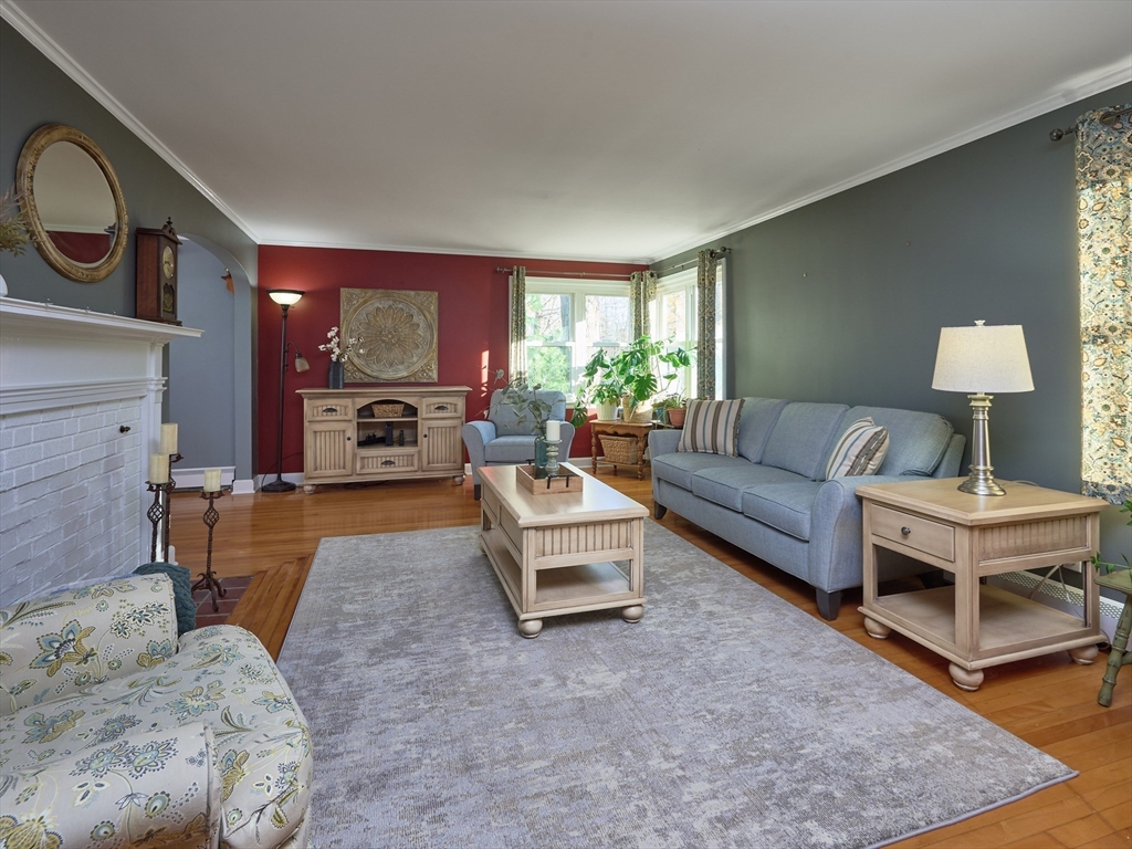 2 Benjamin Road Worcester, MA 01602 - Photo 9 of 37 Gallery Image 9