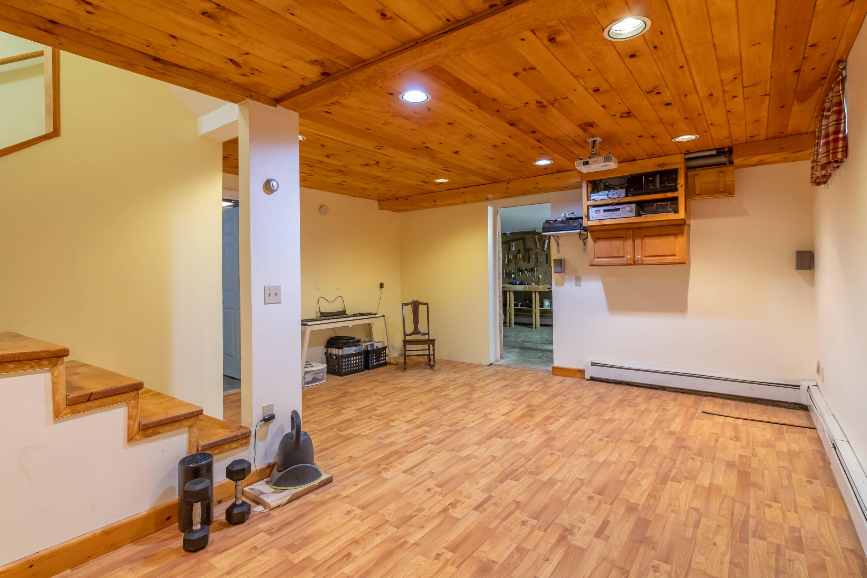 1076 Norway Road Glenburn, ME 04401 - Photo 64 of 87 1076 Norway Road Interiors-27