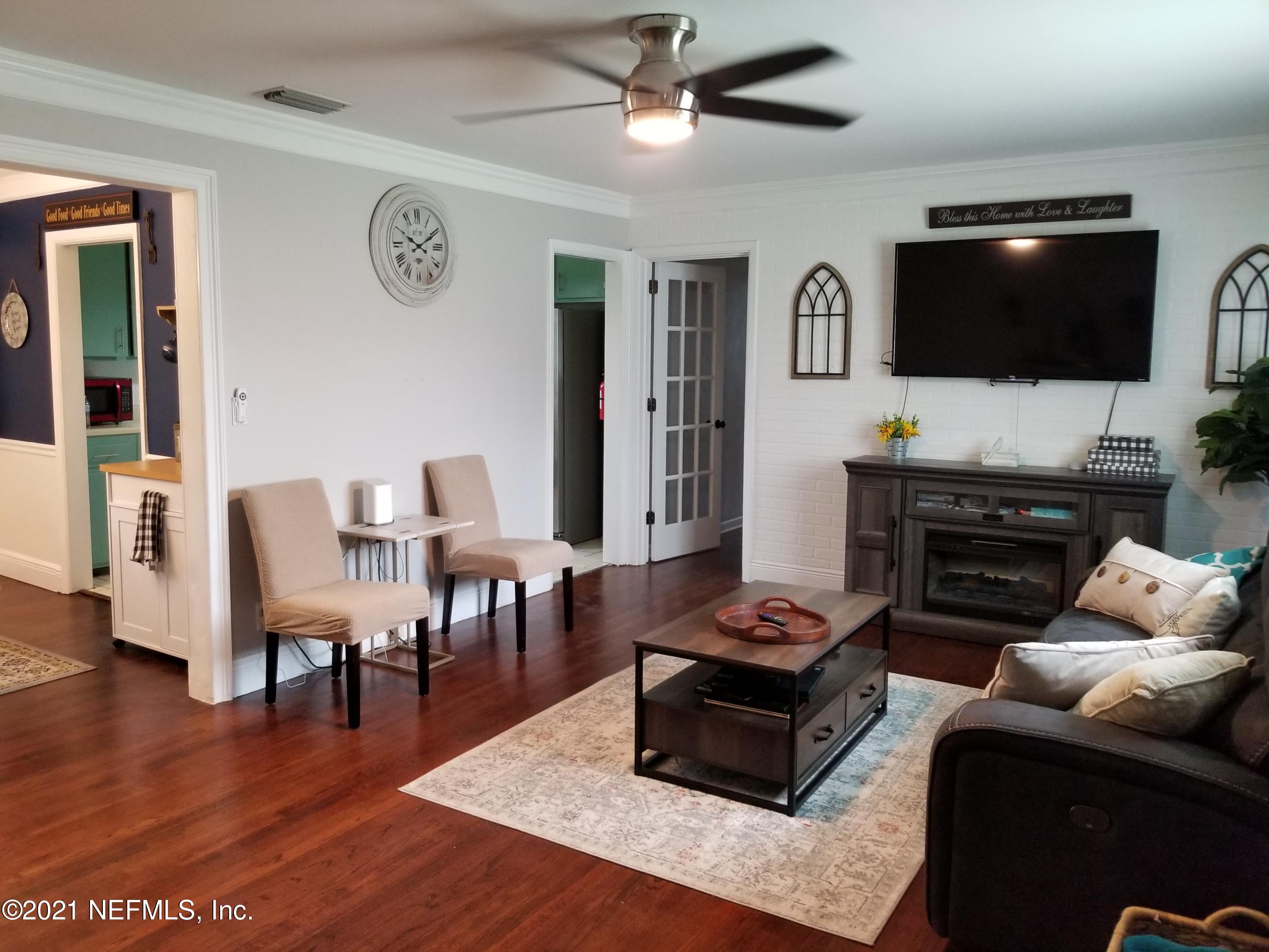 2128 Dean Road Jacksonville, FL 32216 - Photo 4 of 26 Living Room