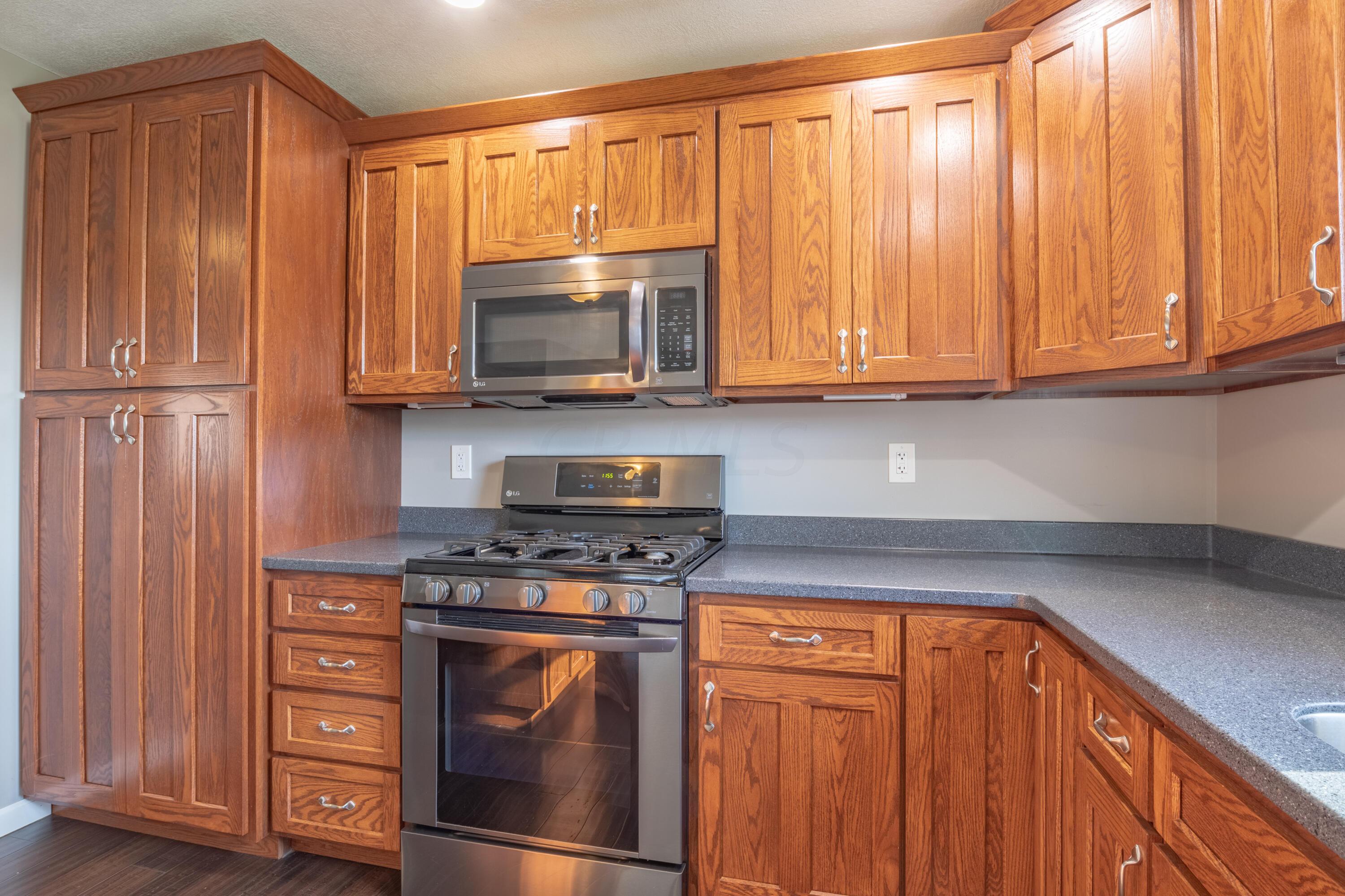 2262 Hoss Road Utica, OH 43080 - Photo 16 of 37 .