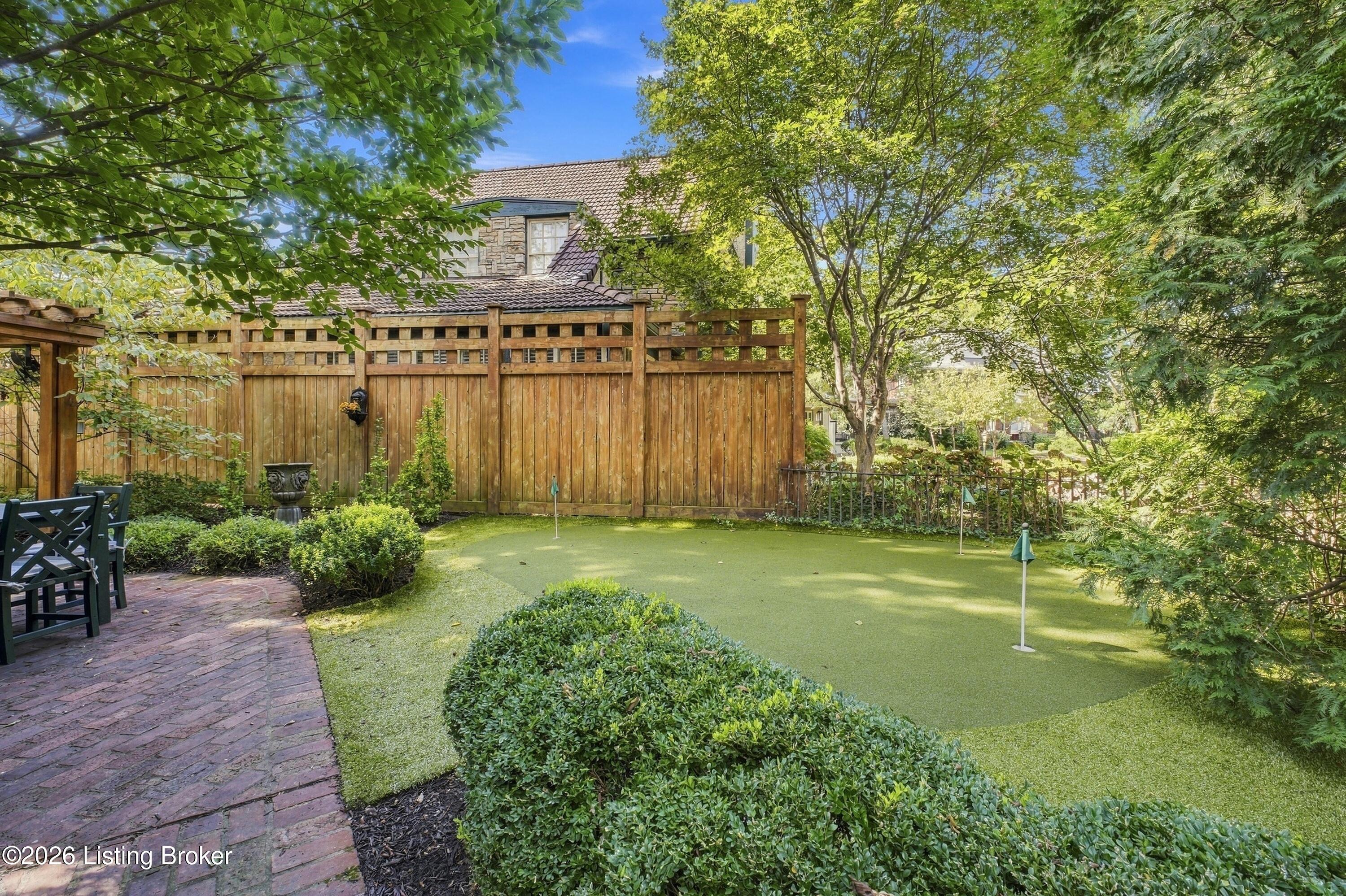 2250 Rutherford Wynd Louisville, KY 40205 - Photo 53 of 68 Putting green