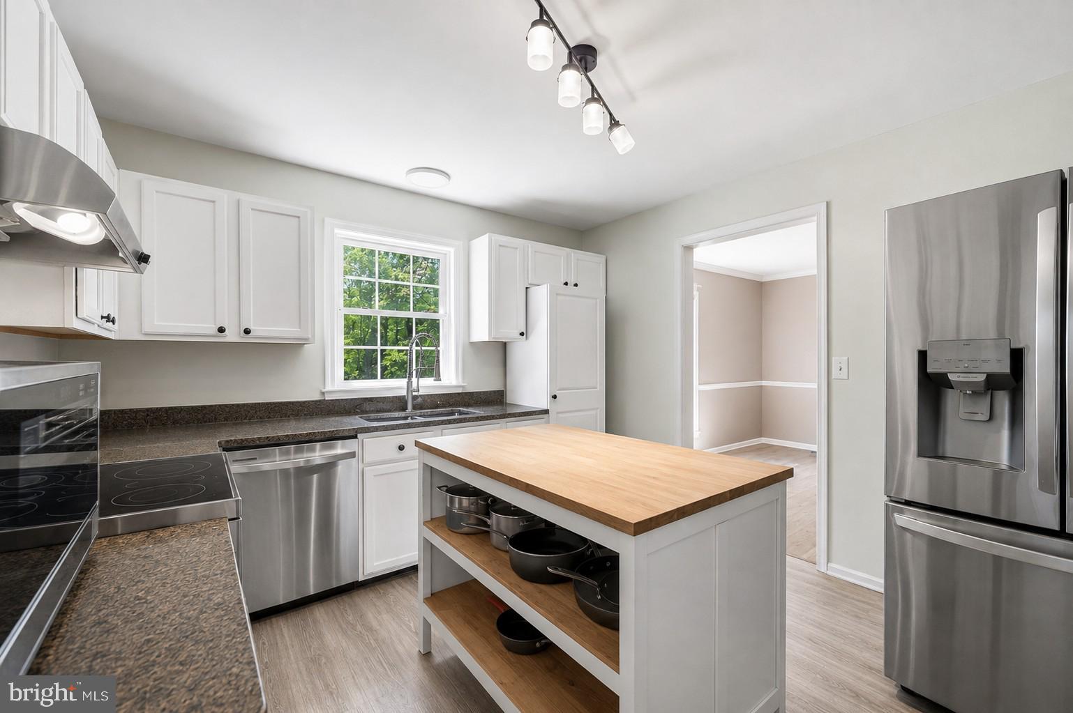 20 Raspberry Lane Stafford, VA 22554 - Photo 10 of 34 Bright kitchen