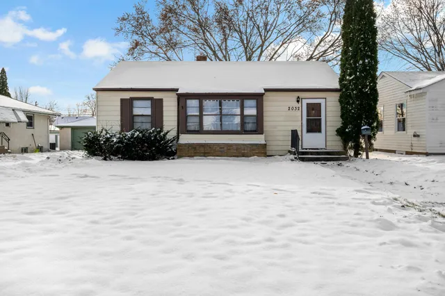$250,000 | 2032 Ames Avenue East, St. Paul, MN 55119