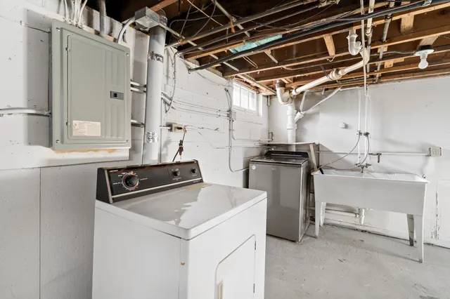 $250,000 | 2032 Ames Avenue East, St. Paul, MN 55119