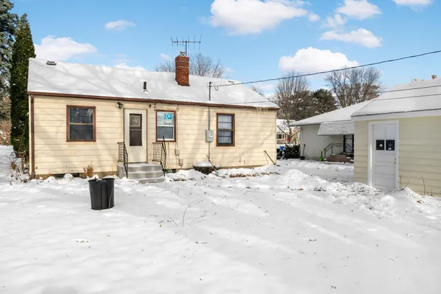 $250,000 | 2032 Ames Avenue East, St. Paul, MN 55119