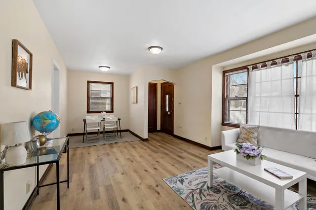 $250,000 | 2032 Ames Avenue East, St. Paul, MN 55119