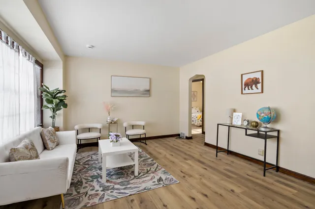 $250,000 | 2032 Ames Avenue East, St. Paul, MN 55119