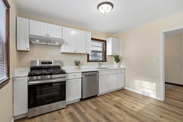 $250,000 | 2032 Ames Avenue East, St. Paul, MN 55119