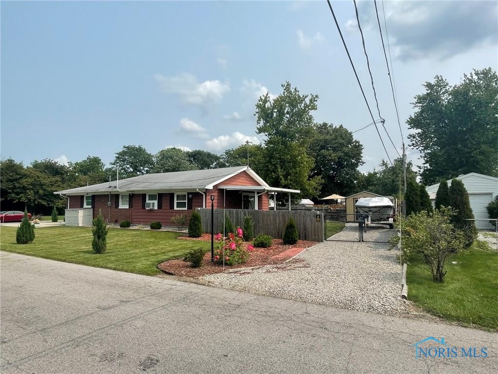 1253 Rosedale Street Maumee, OH 43537 - Photo 5 of 43 Gallery Image 5