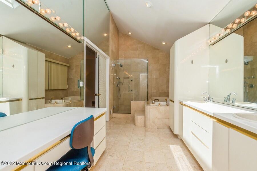 3 Canyon Run Road Holmdel, NJ 07733 - Photo 23 of 36 21_3CanyonRun_13_PrimaryBathroom_LowRes