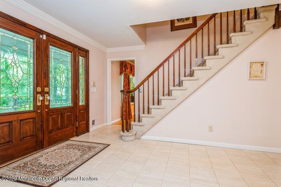 3 Canyon Run Road Holmdel, NJ 07733 - Photo 4 of 36 03_3CanyonRun_32_Foyer_LowRes