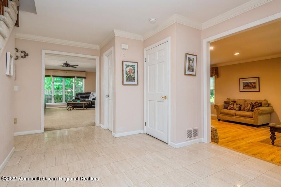 3 Canyon Run Road Holmdel, NJ 07733 - Photo 5 of 36 04_3CanyonRun_32001_Foyer_LowRes
