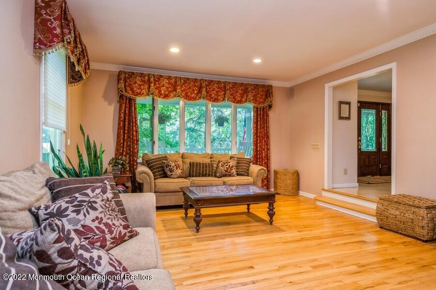 3 Canyon Run Road Holmdel, NJ 07733 - Photo 7 of 36 06_3CanyonRun_165_LivingRoom_LowRes