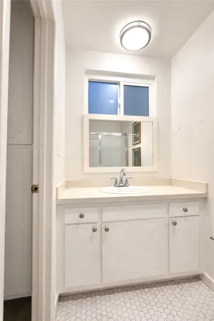 $2,850 | 733 Manhattan Beach Boulevard, Unit B, Manhattan Beach, CA 90266