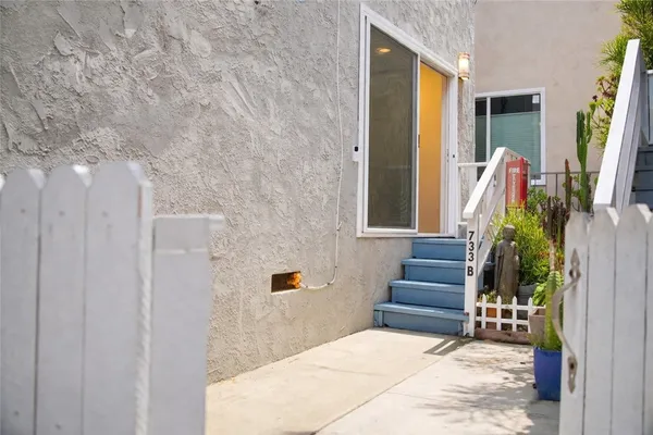 $2,850 | 733 Manhattan Beach Boulevard, Unit B, Manhattan Beach, CA 90266