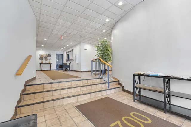 $229,900 | 700 Wellington Avenue, Unit 419, Elk Grove Village, IL 60007