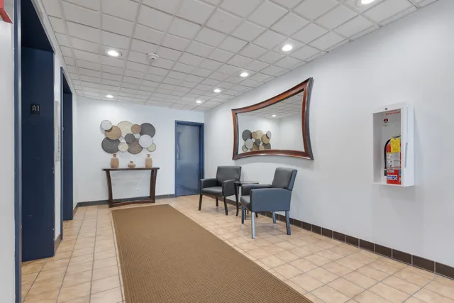 $229,900 | 700 Wellington Avenue, Unit 419, Elk Grove Village, IL 60007