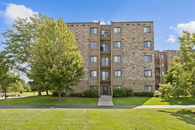 $229,900 | 700 Wellington Avenue, Unit 419, Elk Grove Village, IL 60007