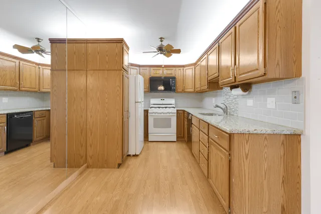 $229,900 | 700 Wellington Avenue, Unit 419, Elk Grove Village, IL 60007